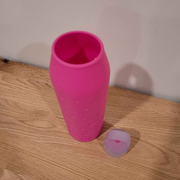 Lululemon pink silicone water bottle sleeve with matching lid - Picture 8 of 9
